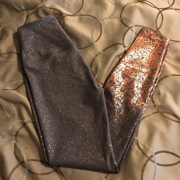 NEW Beyond Yoga Alloy Ombre Legging, S, Gray/Gold - Picture 6 of 7